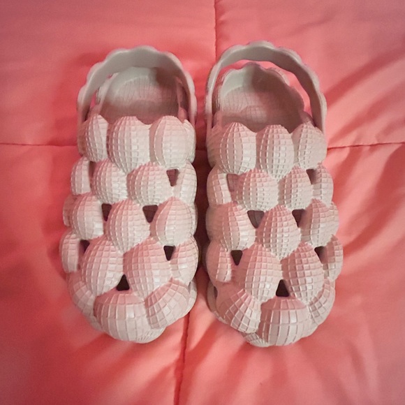 Girls Hollow Out Bubble Vented Clogs - Picture 2 of 6